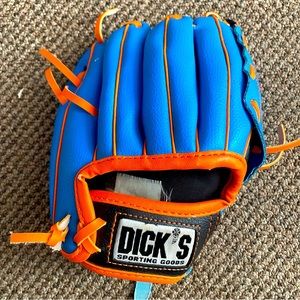Dicks kids Softball Gloves‎ size 8.5